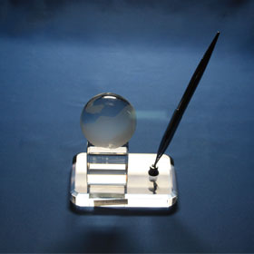 penholder with globe 1